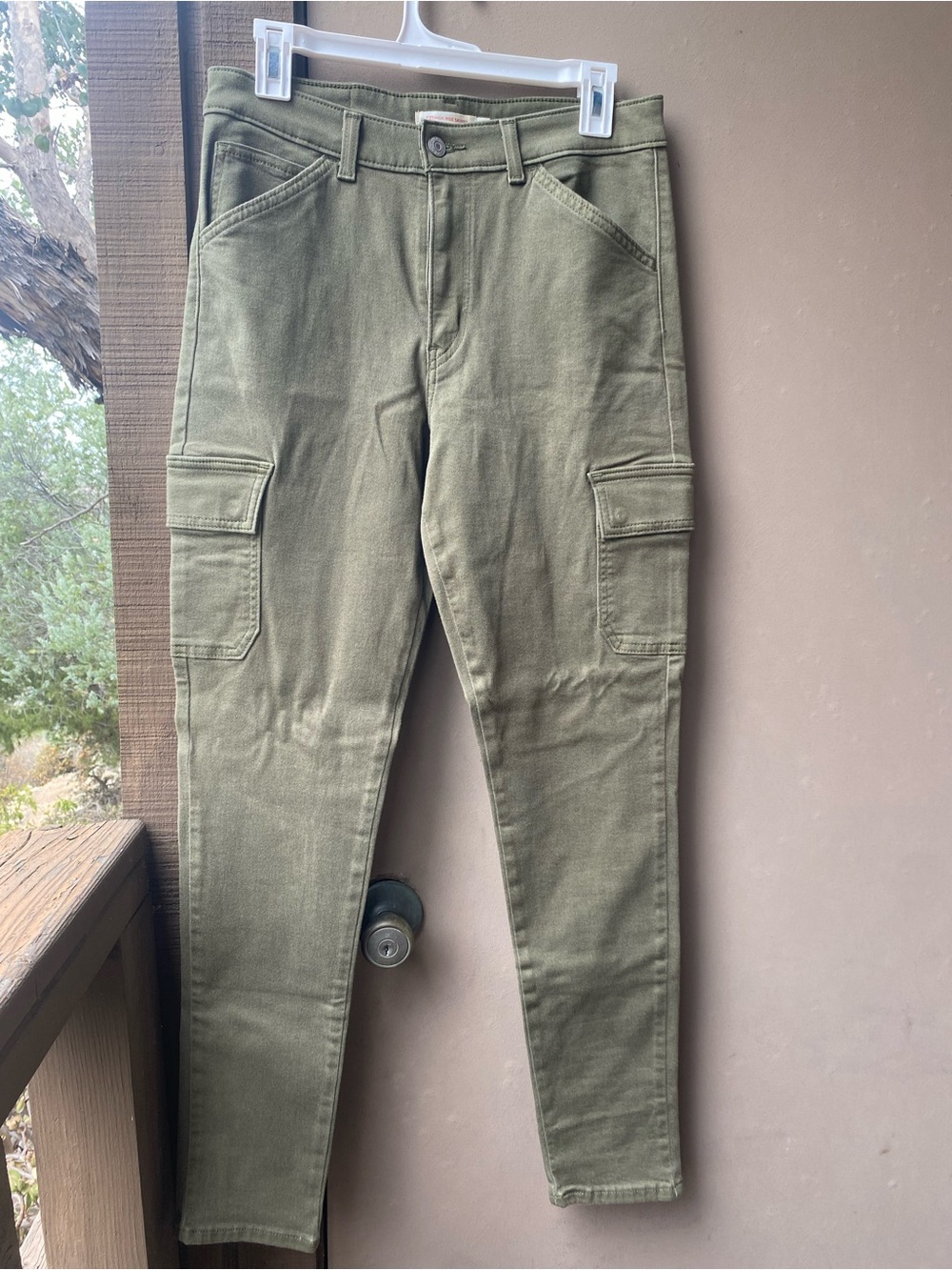 Women’s  Levi’s Olive Cargo Pants - Comfortable Utility Style